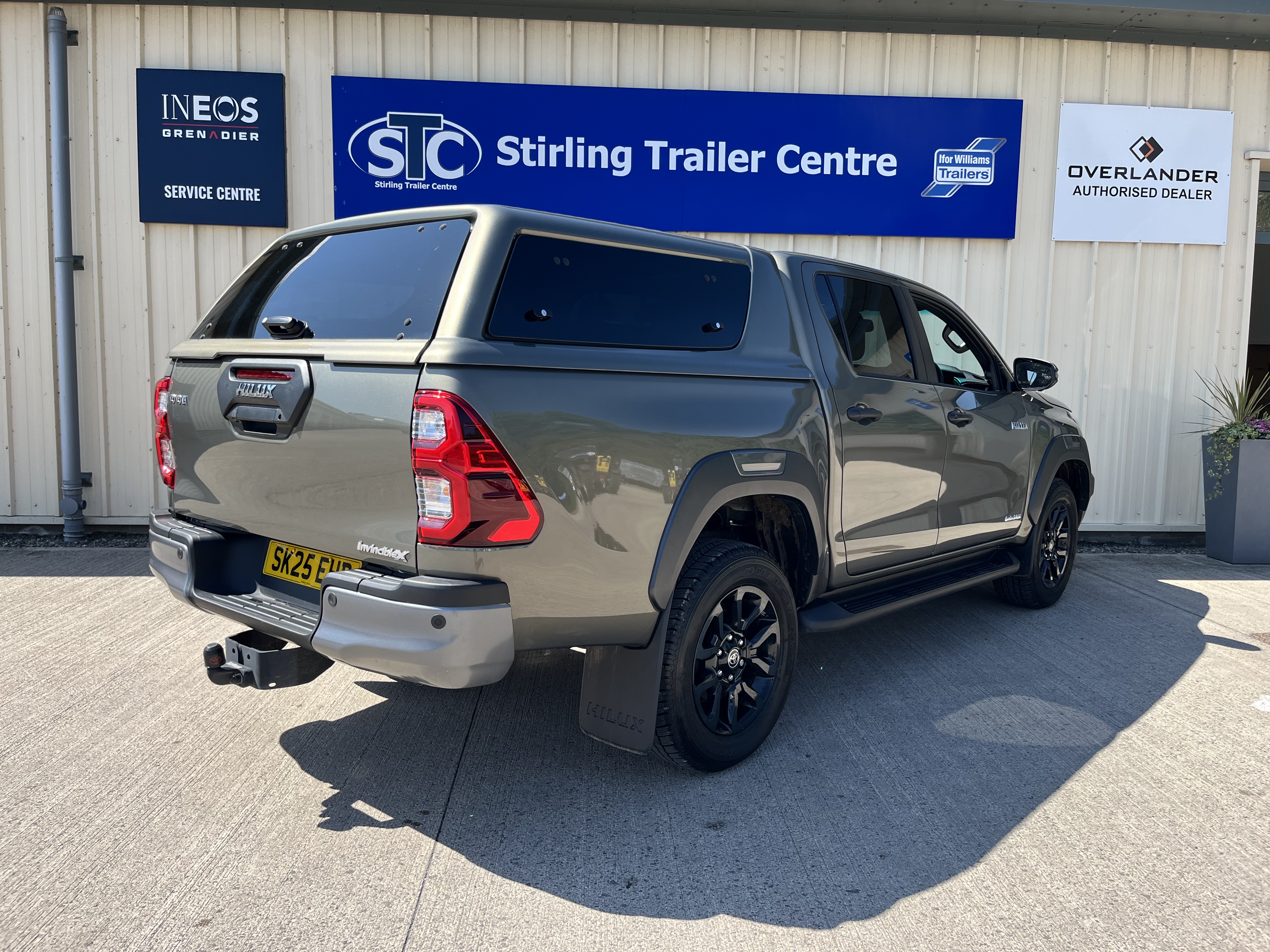 Alternative TOYOTA HILUX INV X image