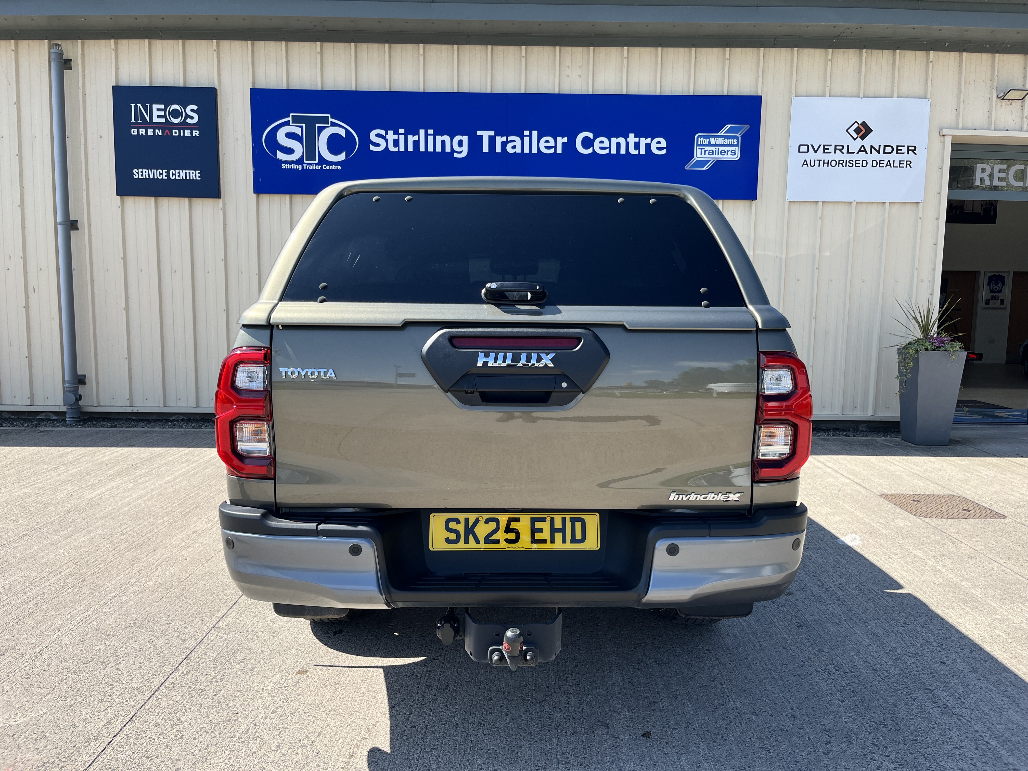 Alternative TOYOTA HILUX INV X image