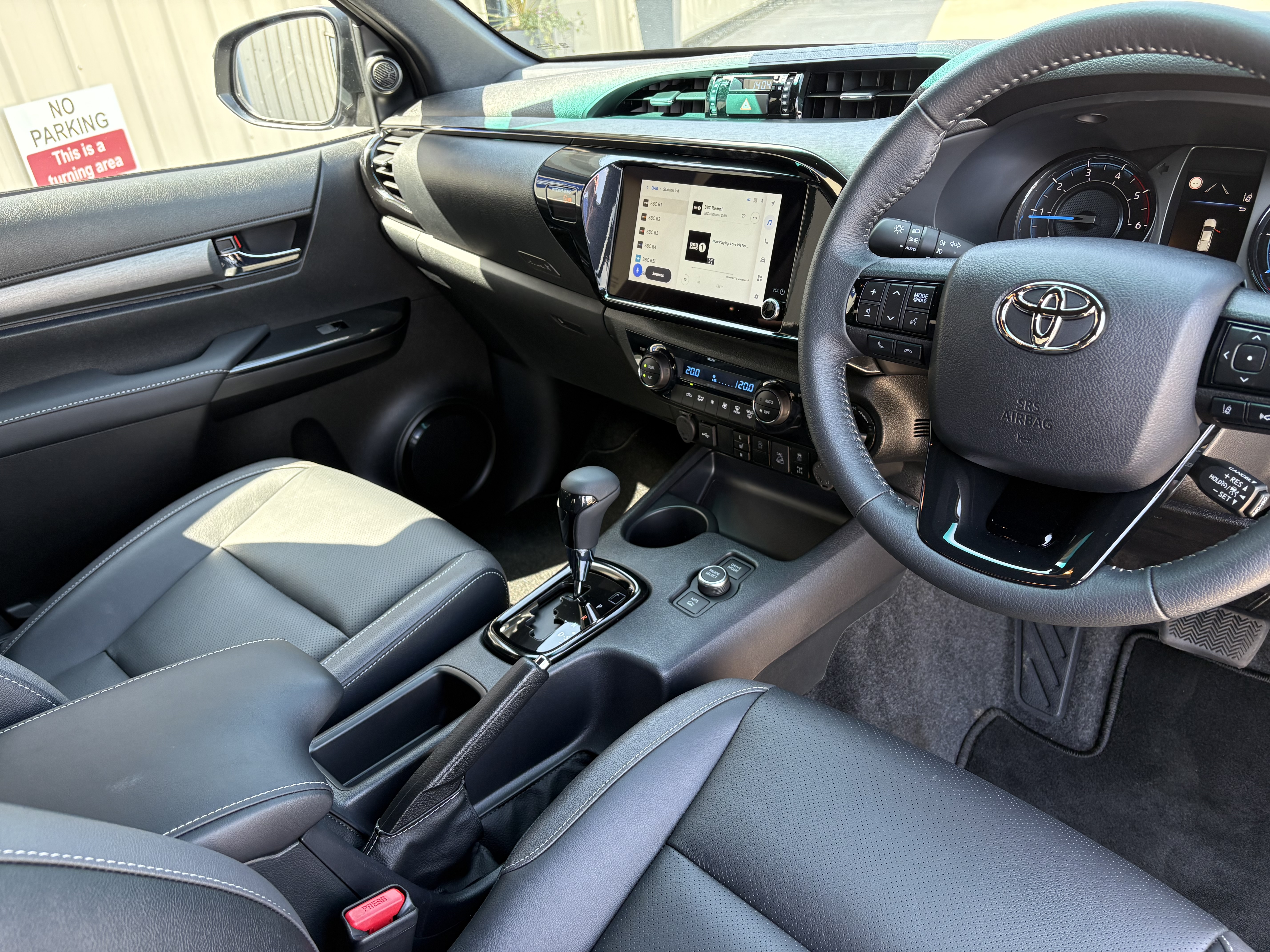 Alternative TOYOTA HILUX INV X image