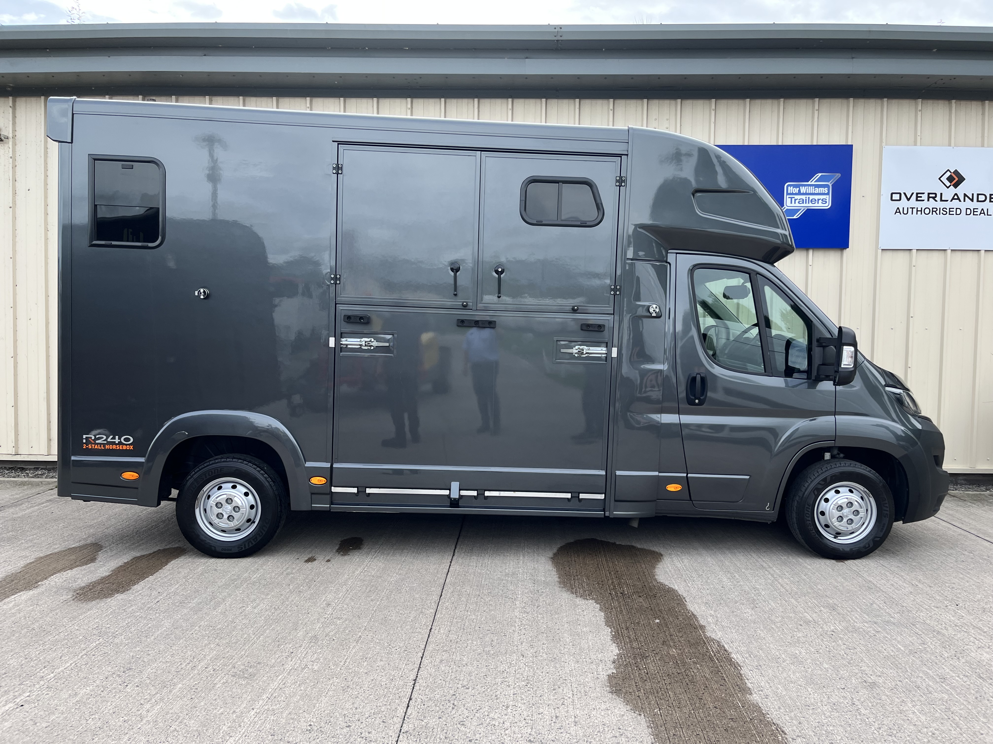 Alternative Overlander R240 EFN image