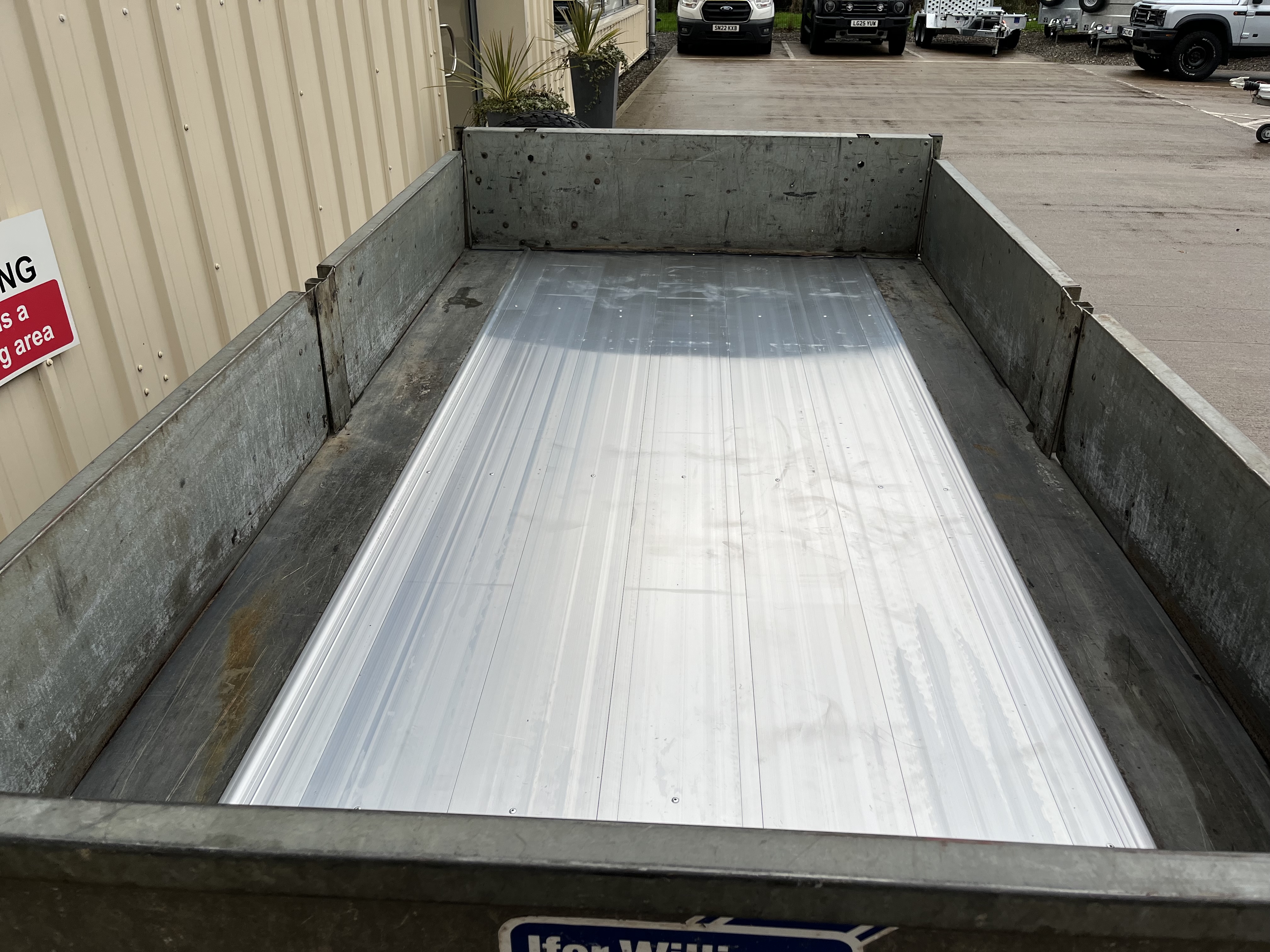 Alternative IFOR WILLIAMS TIPPER image