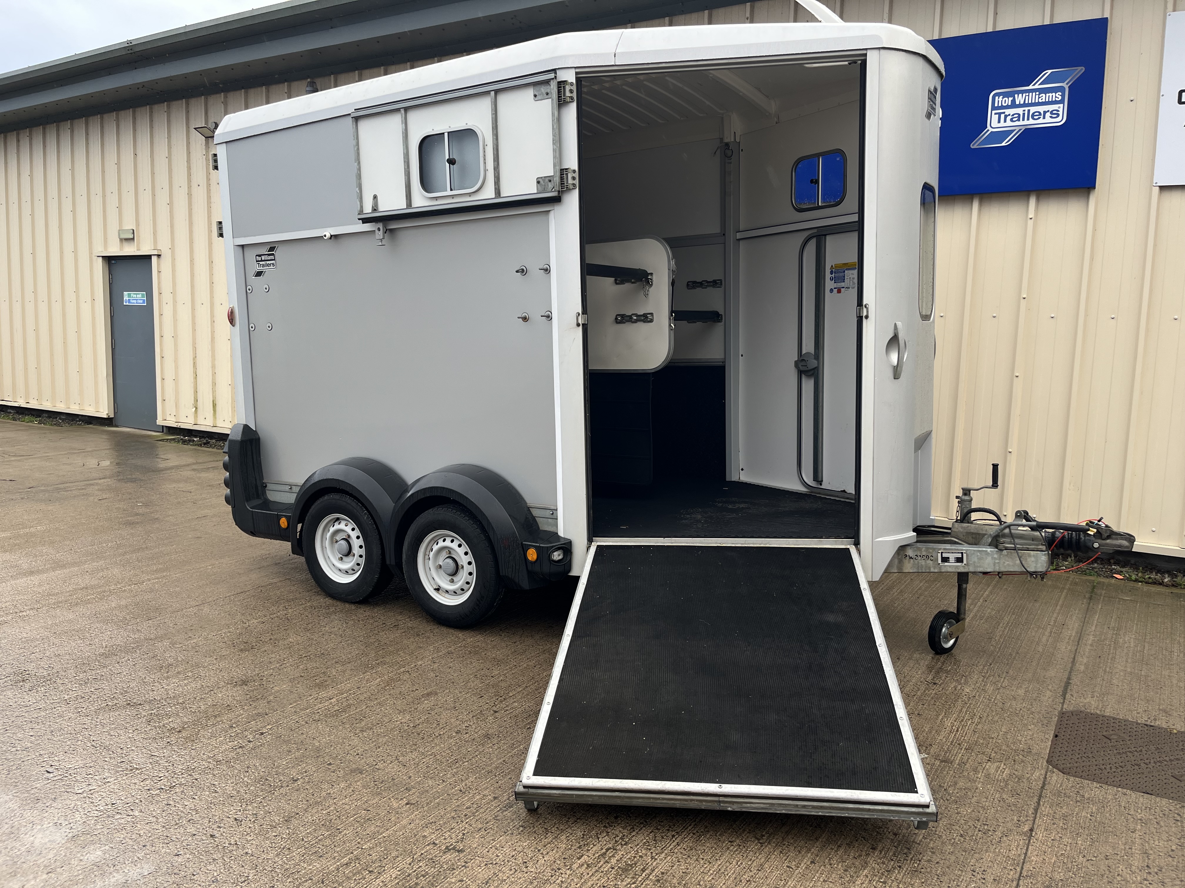 Alternative IFOR WILLIAMS HB511 image