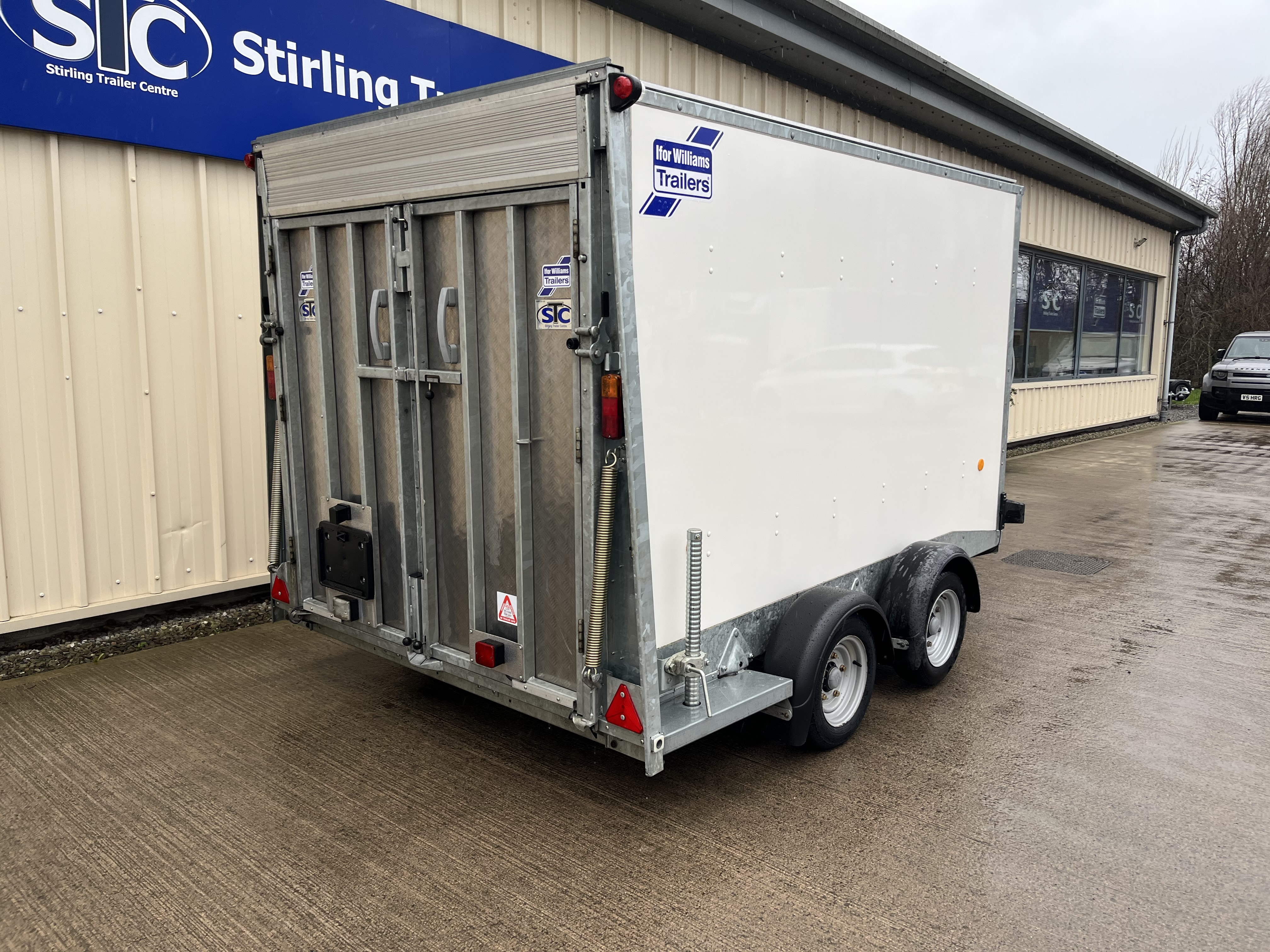 Alternative IFOR WILLIAMS BOX VAN image