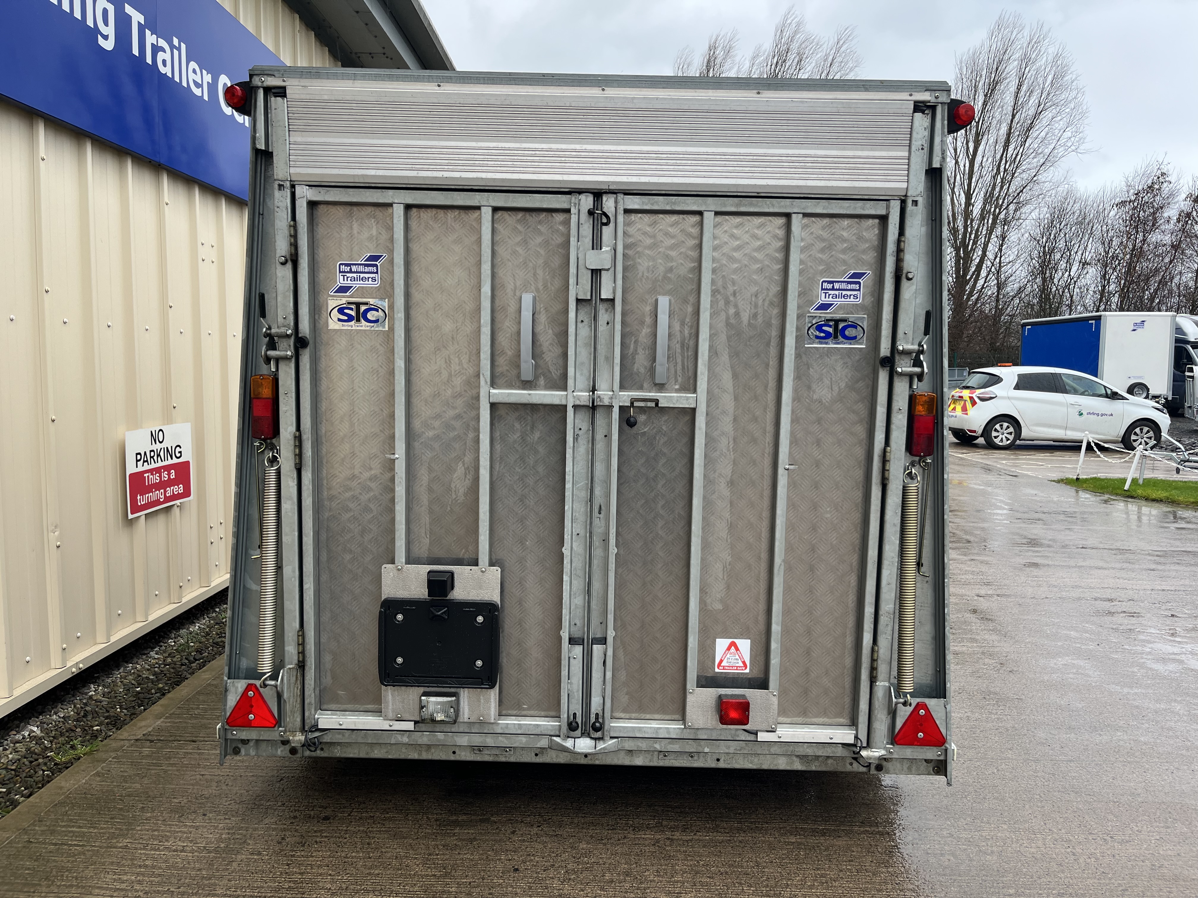 Alternative IFOR WILLIAMS BOX VAN image