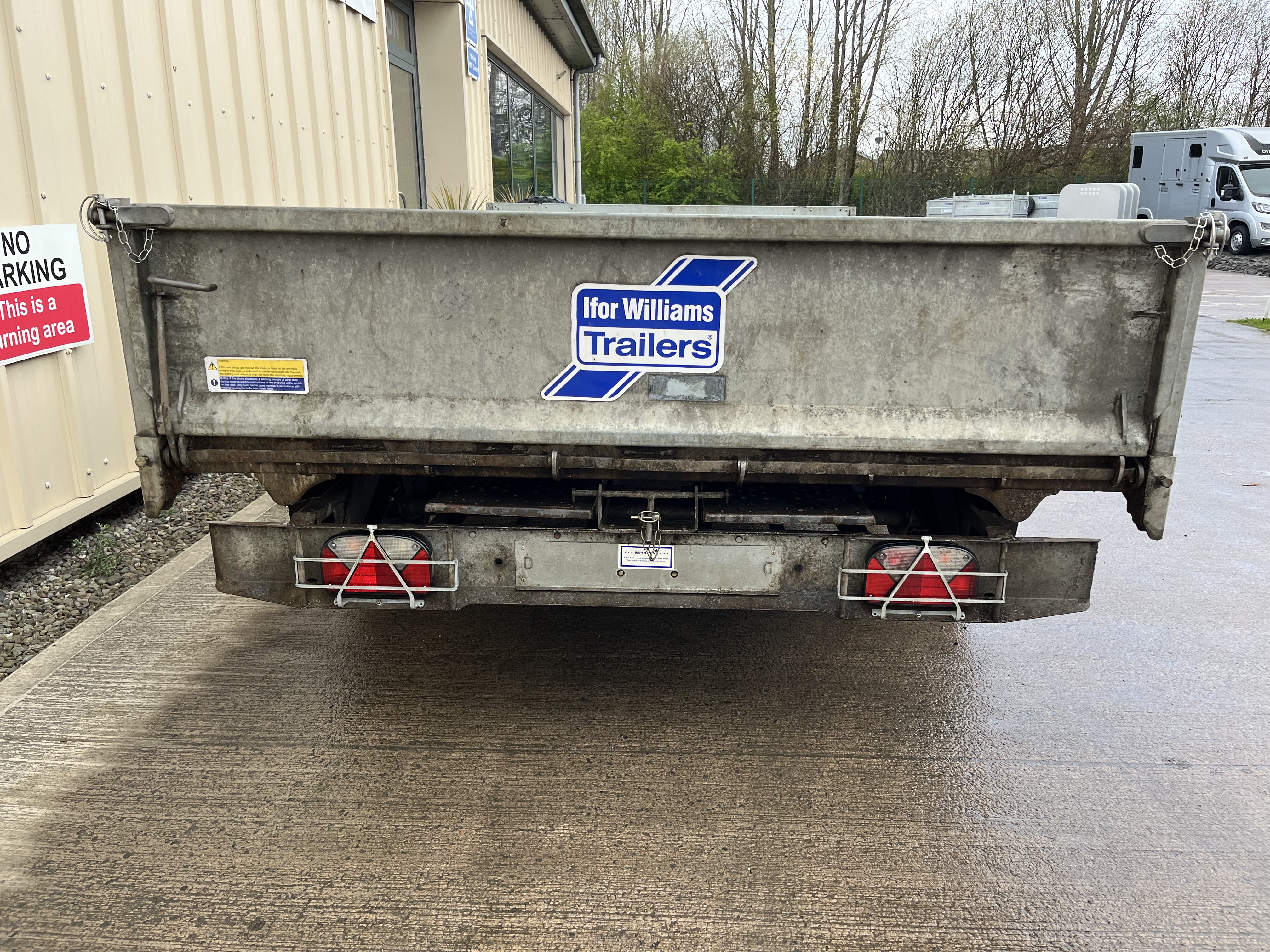 Alternative IFOR WILLIAMS TIPPER image