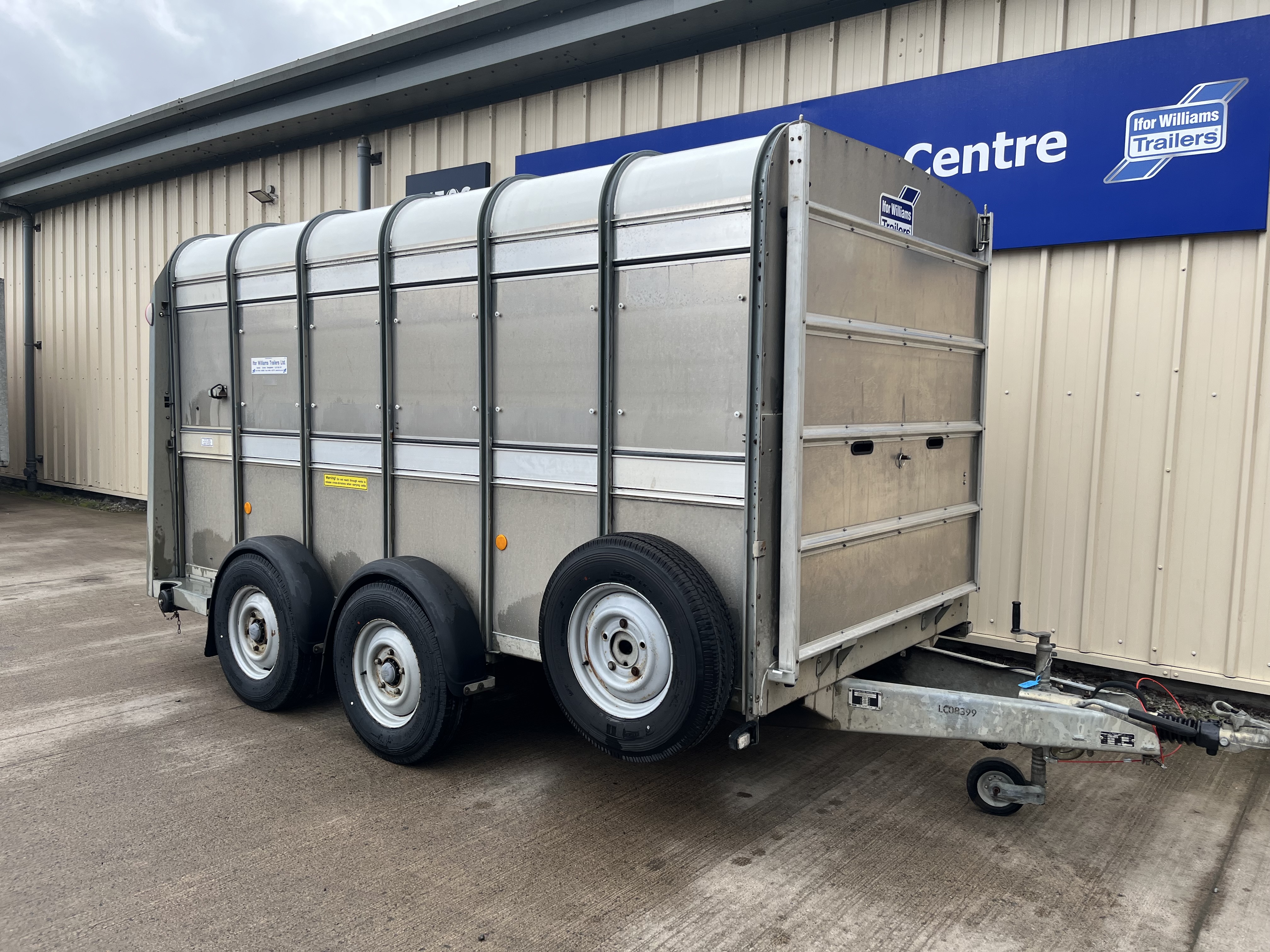 IFOR WILLIAMS TA510      1822 image