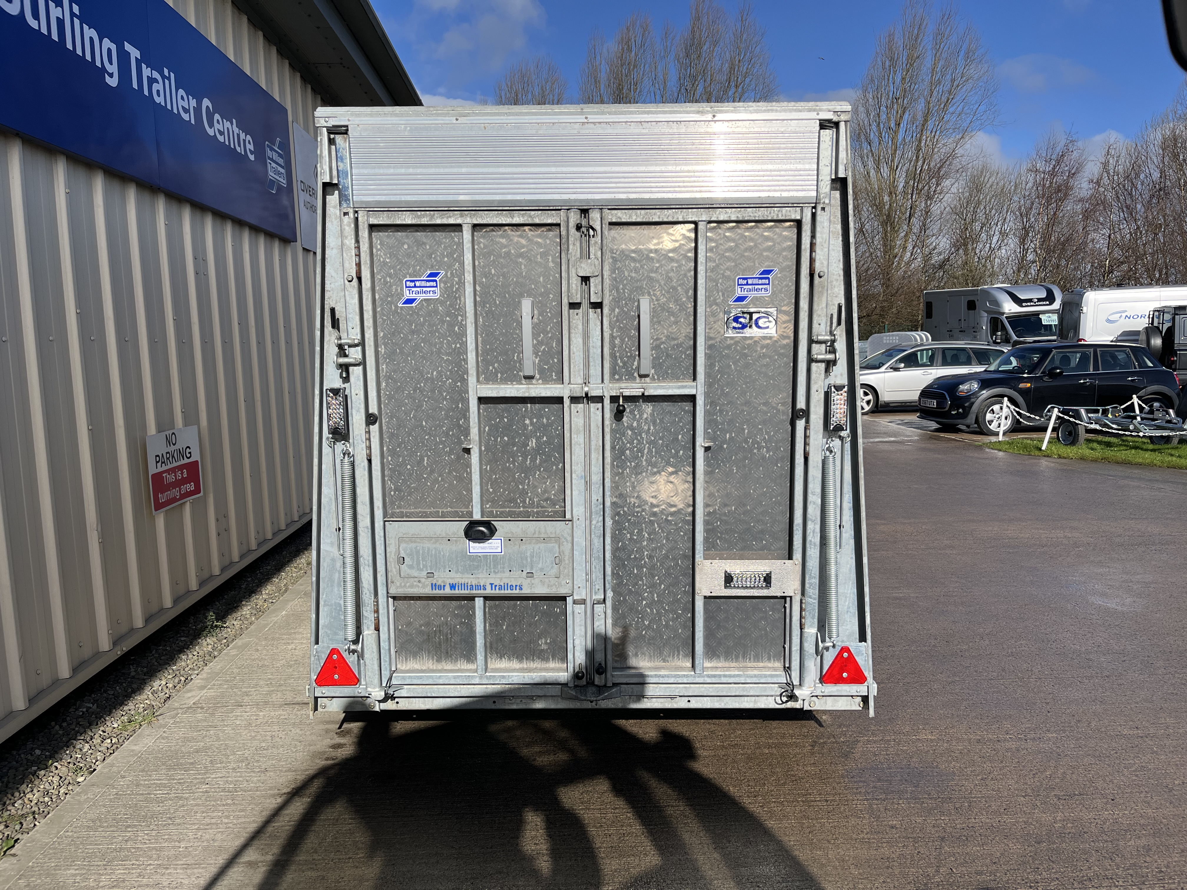 Alternative IFOR WILLIAMS BOX VAN image