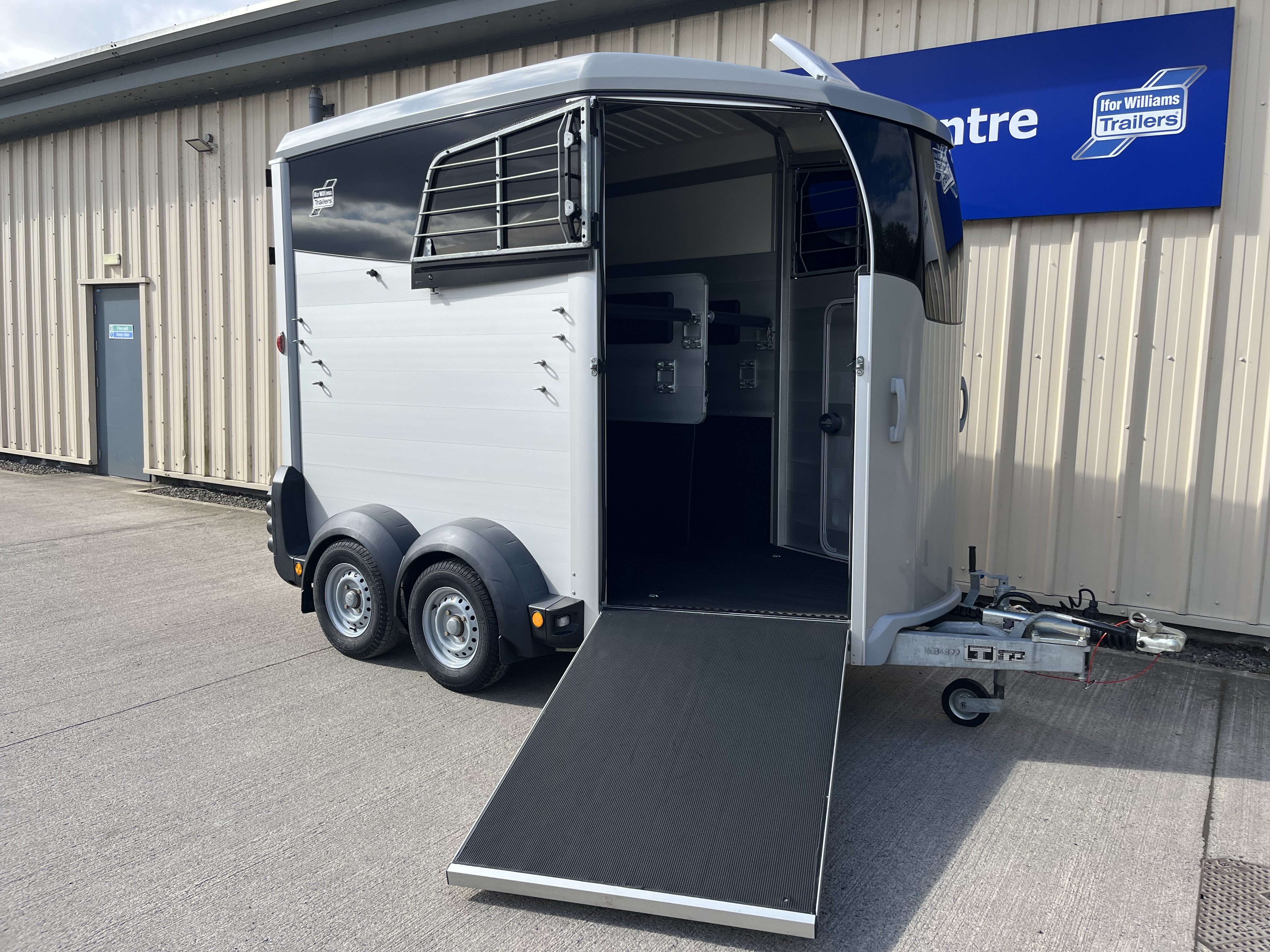 Alternative IFOR WILLIAMS HBX506           9230 image