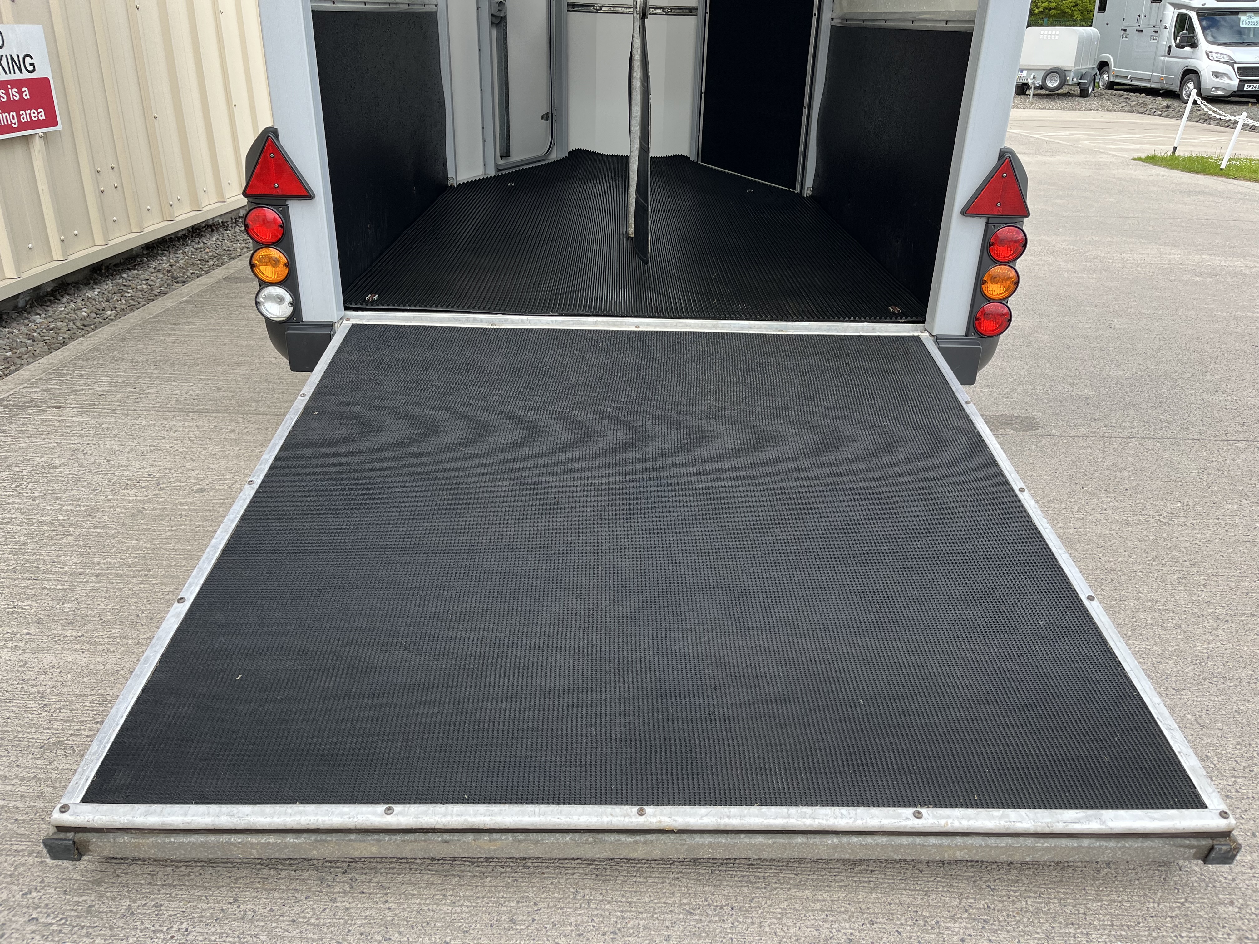 Alternative IFOR WILLIAMS HB506     2252 image