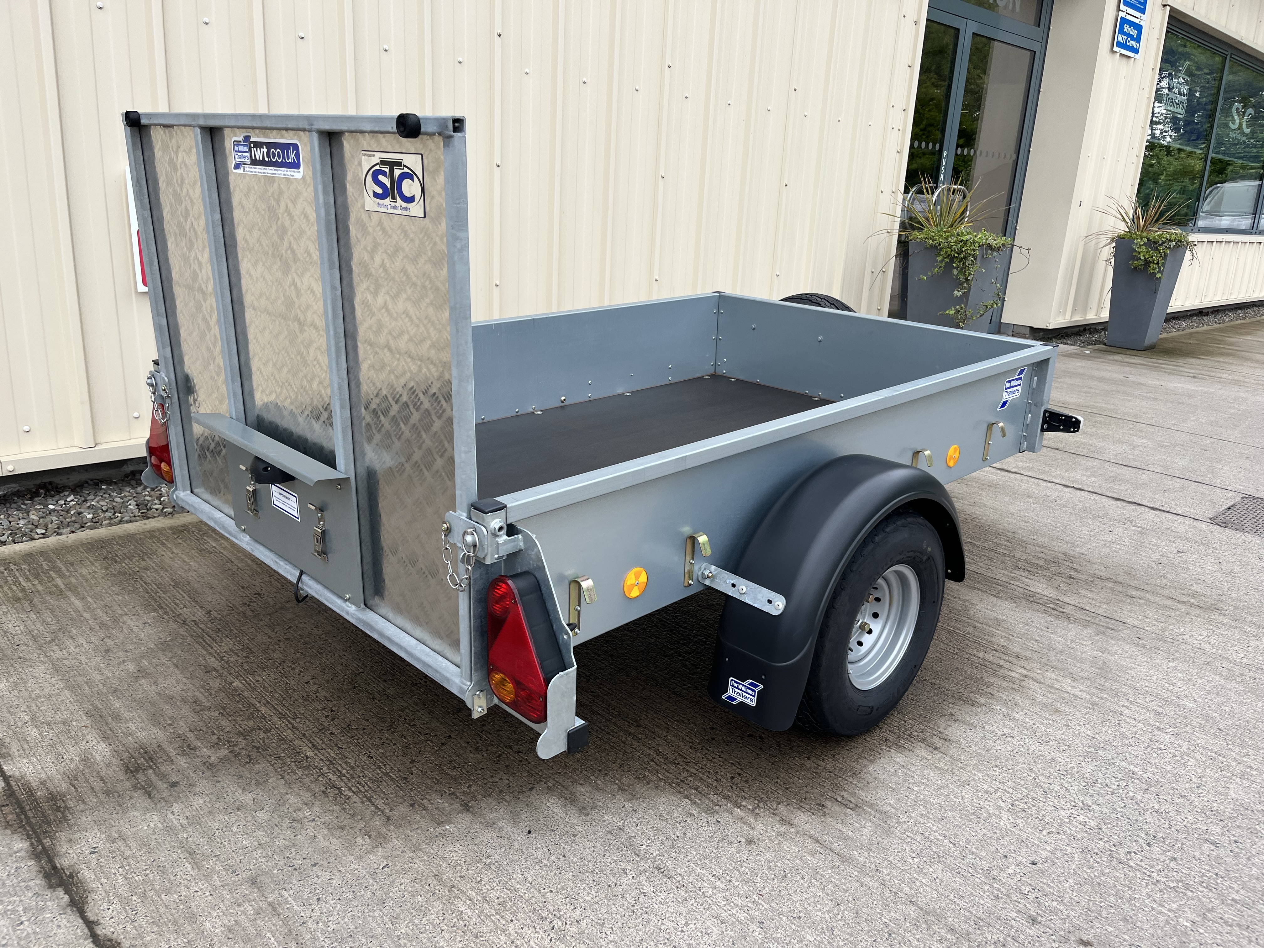 Alternative IFOR WILLIAMS P6      9145 image