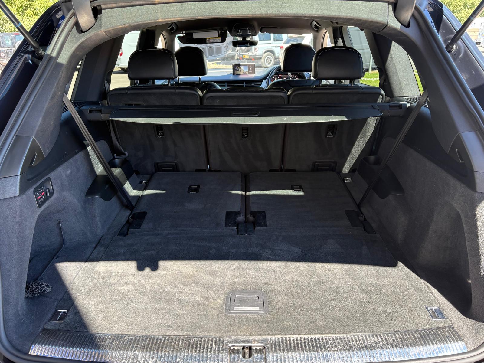 Alternative AUDI Q7 image