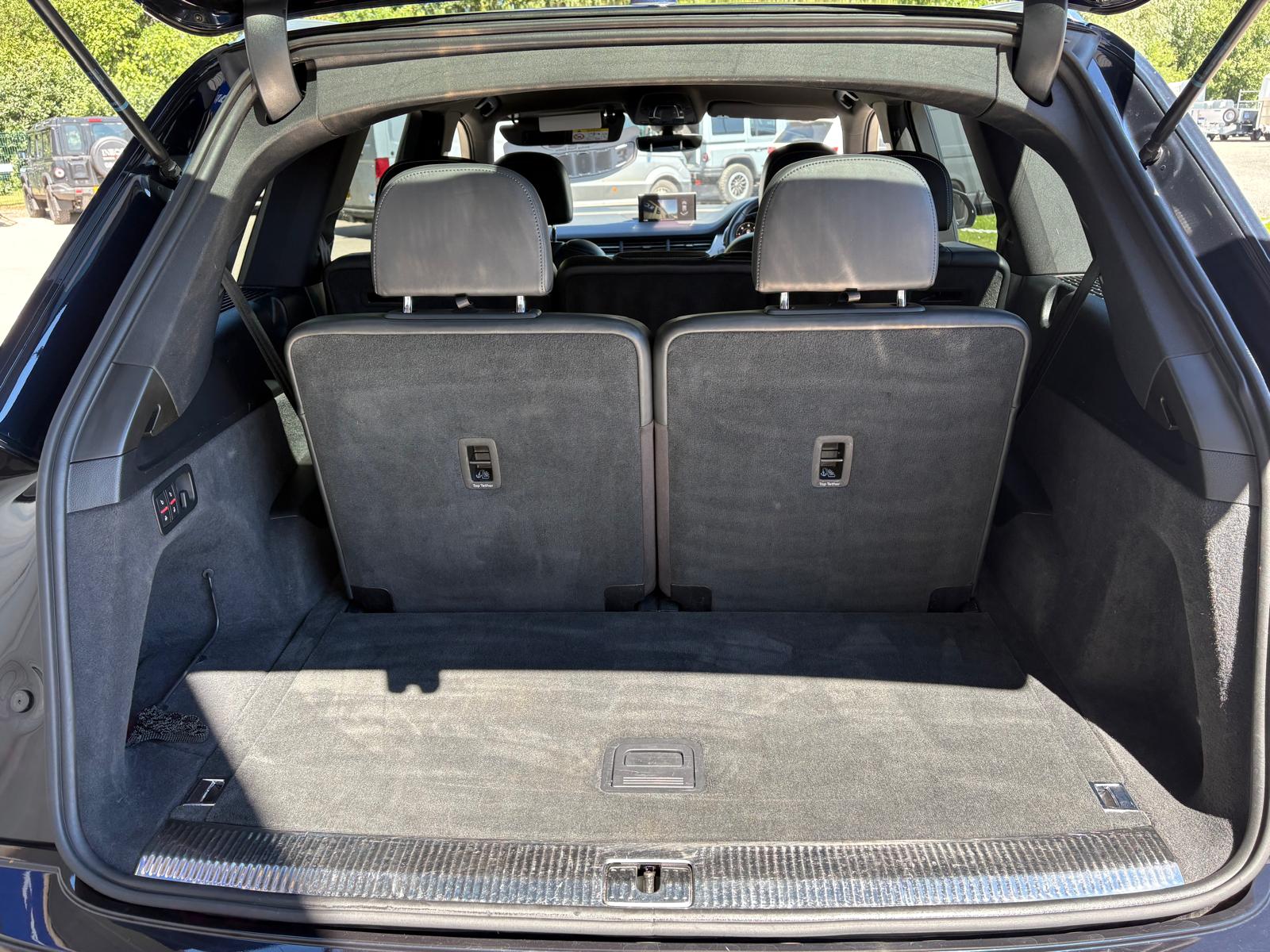 Alternative AUDI Q7 image