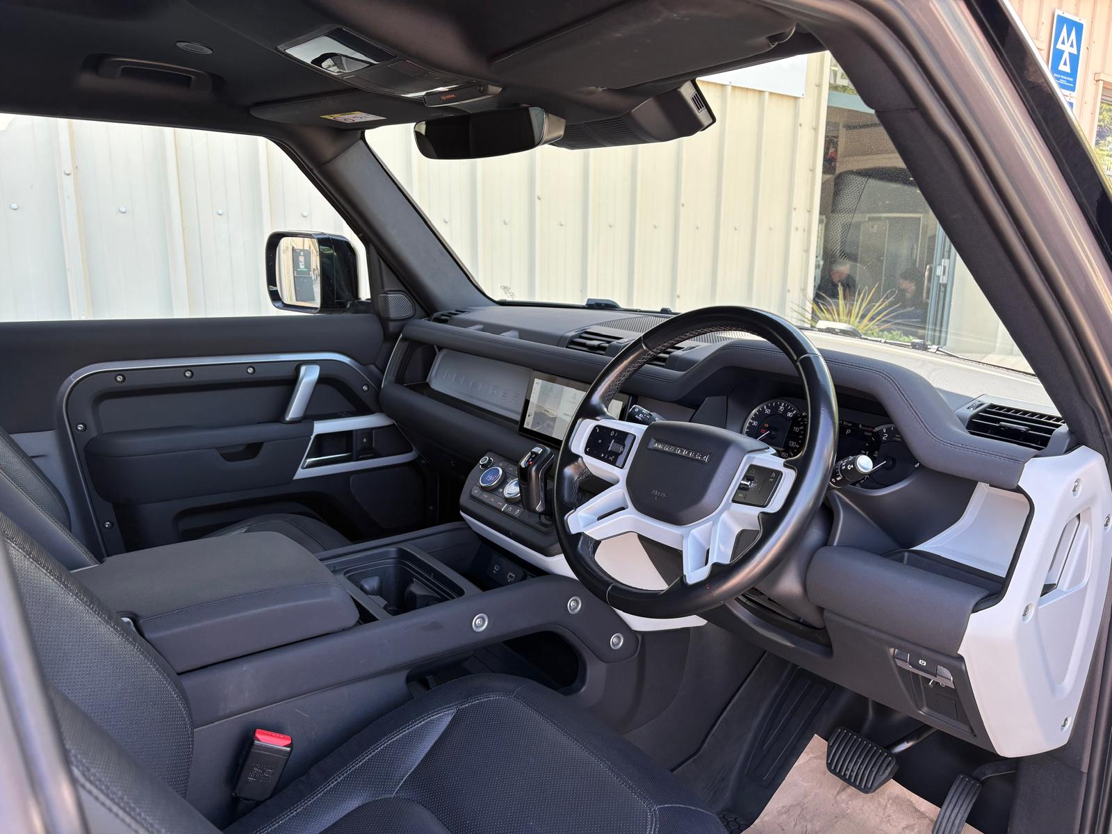 Alternative LAND ROVER DEFENDER image