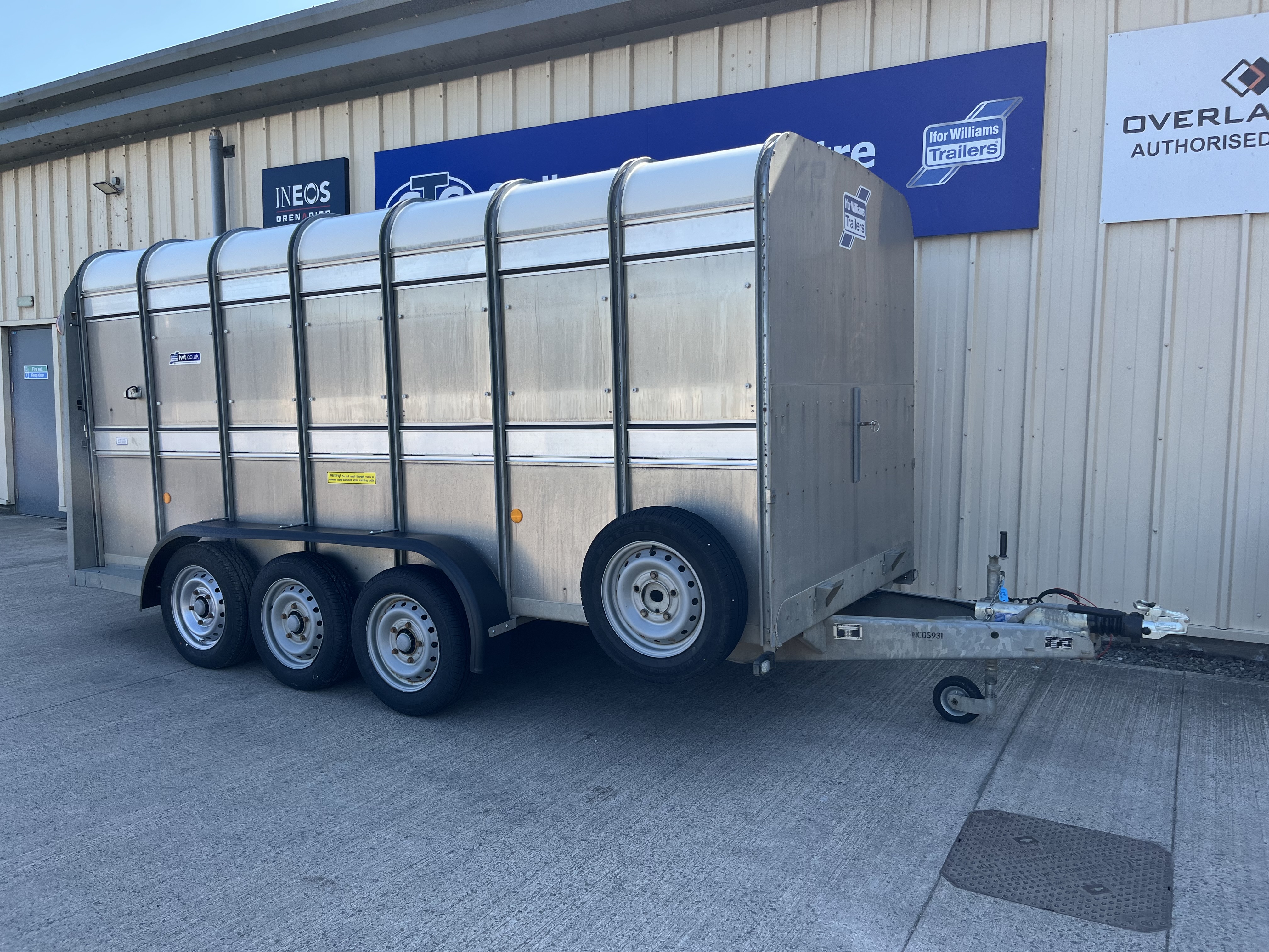 IFOR WILLIAMS TA510 TRI AXLE     4157 image