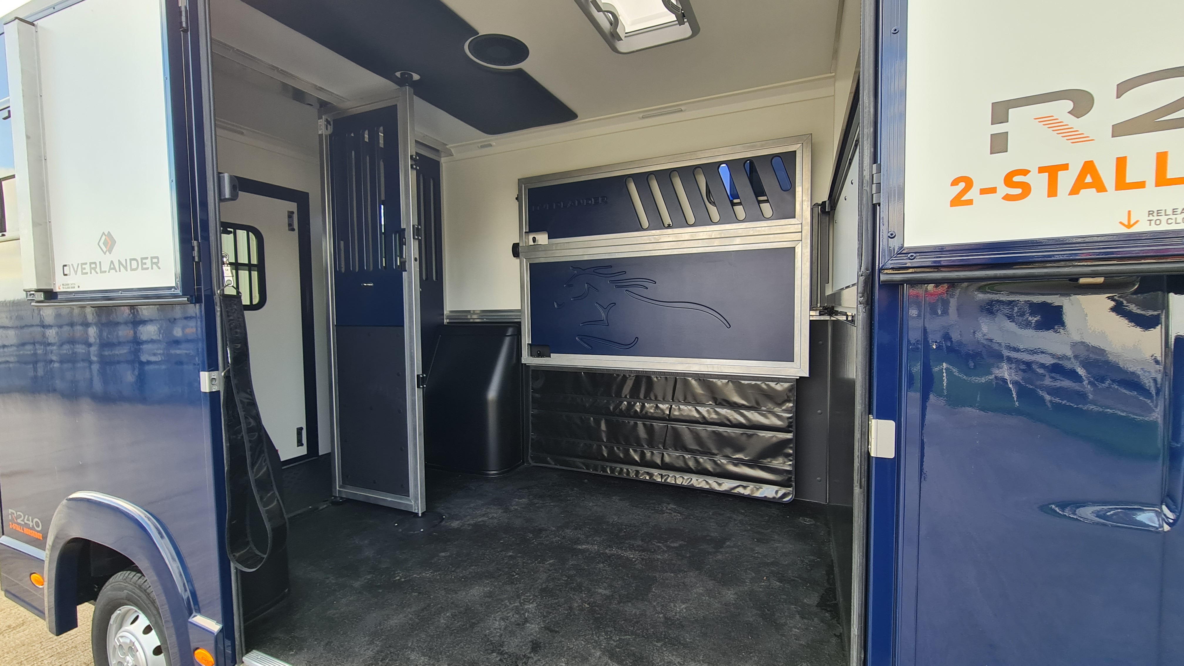 Alternative R240S in Navy for hire image